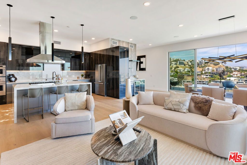 Photo of 8654 Hollywood Boulevard, Los Angeles, CA 90069 (MLS # 25622135)