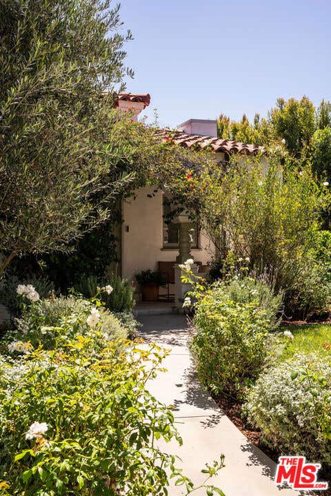 Photo of 1654 Stearns Drive, Los Angeles, CA 90035 (MLS # 26874591)