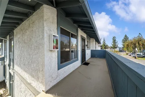 871 W 13th Street Unit 4, Azusa, CA 91702 - MLS#: CV26065956