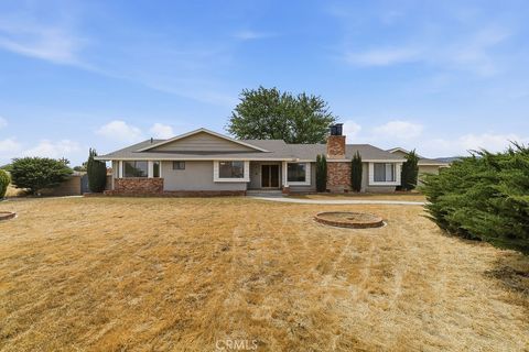 Photo of 2350 W Avenue M8, Palmdale, CA 93551 (MLS # SR26083524)