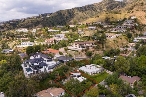 Photo of 1723 Thurber Place, Burbank, CA 91501 (MLS # SR26060918)