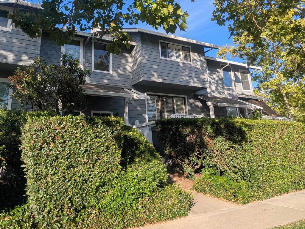 Wow...A Super Clean 3 Bed, 2.5 Bath Condo (1,202 Sq.Ft.) in Pleasanton's Highly Desirable Vintage Hills Neighborhood with an attached 2-Car Garage & within Walking Distance to Local Parks, Shopping & Top-Rated Schools! A Really Nice Place & Ready for Move-in!