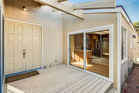 Photo of 439 Longfellow Ave, Hermosa Beach, CA 90254 (MLS # SB26094345)