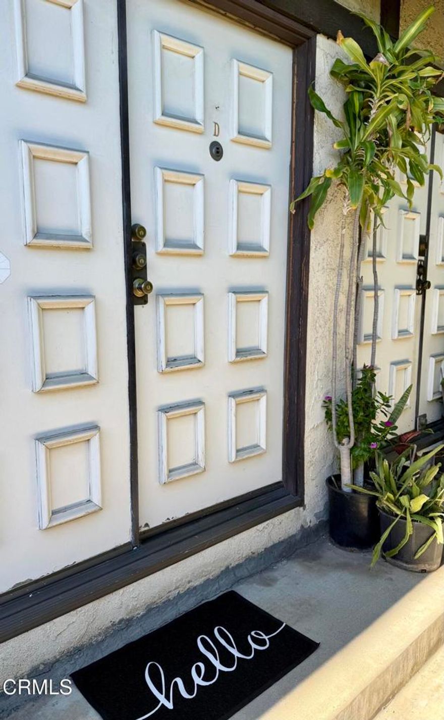 Bright, airy and spacious 3 bedroom, 2.5 bath townhouse on a small street in the heart of Alhambra, just a couple of blocks away from Alhambra High School. Start 2026 off with your fresh new home!