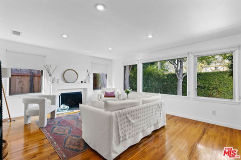 Photo of 1382 Appleton Way, Venice, CA 90291 (MLS # 25615245)