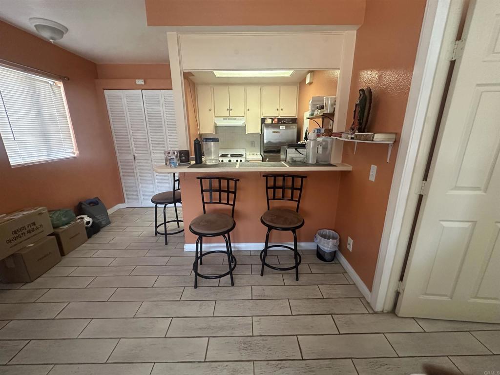 891 W San Ysidro Boulevard