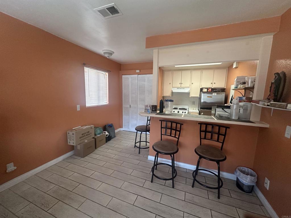 891 W San Ysidro Boulevard