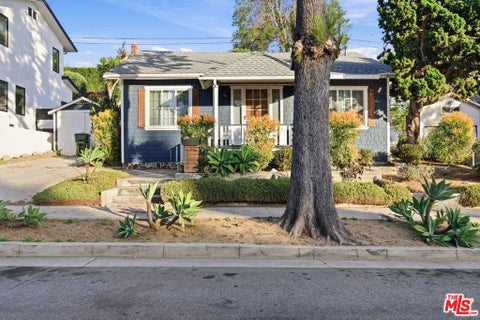 Photo of 316 E Ellis Avenue, Inglewood, CA 90302 (MLS # 26845115)