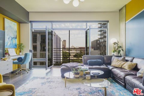 Photo of 1111 S Grand Avenue #716, Los Angeles, CA 90015 (MLS # 25601123)