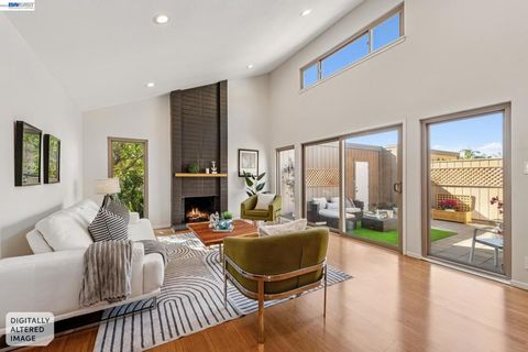 Photo of 1118 Bismarck Ln LN, Alameda, CA 94502 (MLS # 41135837)