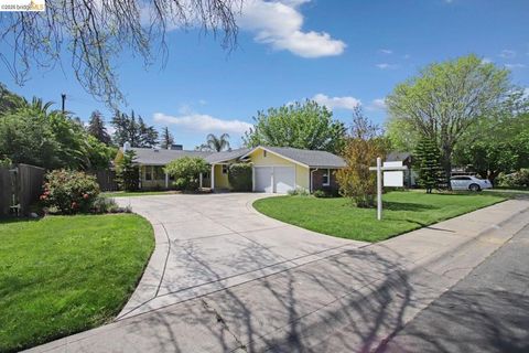 Photo of 1320 1320 Barcelona Way, Stockton, CA 94509 (MLS # 41126352)