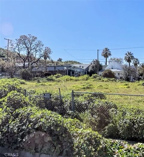 202 E Peck Lake Elsinore CA 92530