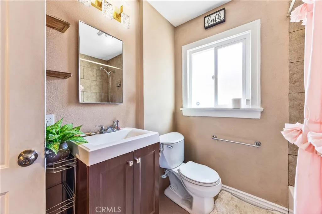 Los Angeles, California 90001, United States, 2 Bedrooms Bedrooms, ,1 BathroomBathrooms,Residential,Active,178655