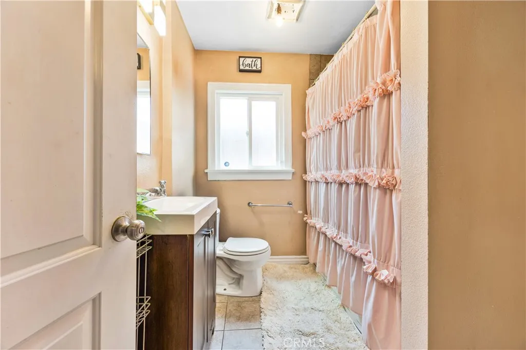 Los Angeles, California 90001, United States, 2 Bedrooms Bedrooms, ,1 BathroomBathrooms,Residential,Active,178655