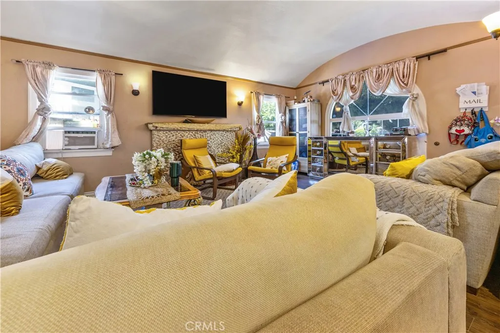 Los Angeles, California 90001, United States, 2 Bedrooms Bedrooms, ,1 BathroomBathrooms,Residential,Active,178655