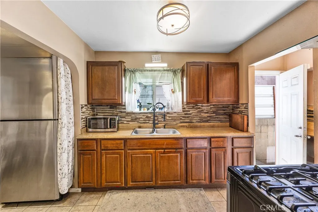 Los Angeles, California 90001, United States, 2 Bedrooms Bedrooms, ,1 BathroomBathrooms,Residential,Active,178655