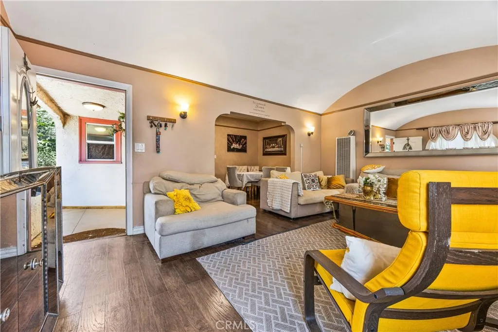 Los Angeles, California 90001, United States, 2 Bedrooms Bedrooms, ,1 BathroomBathrooms,Residential,Active,178655