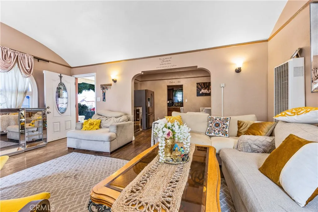 Los Angeles, California 90001, United States, 2 Bedrooms Bedrooms, ,1 BathroomBathrooms,Residential,Active,178655