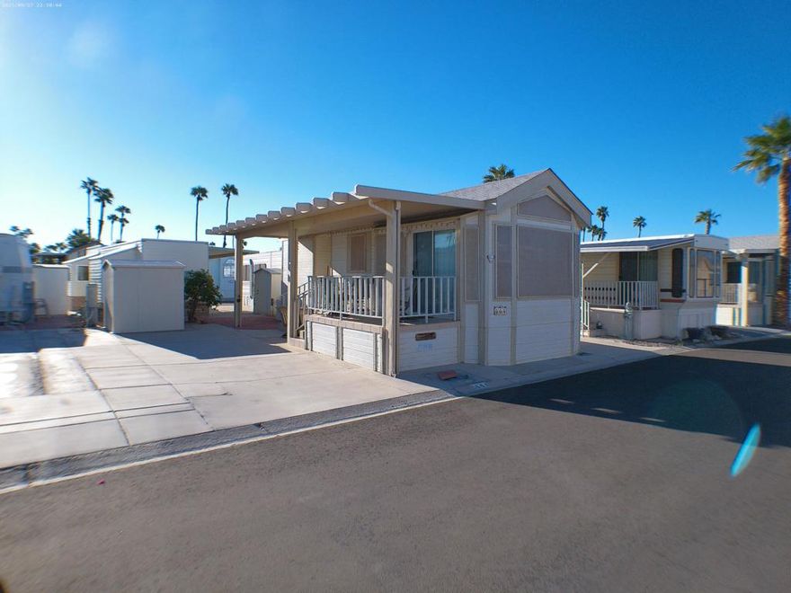 What a Wonderful Cavco Park Model, offering a 1BD, 1Ba with Peek-a-boo view. Close to Casino and great restaurants.