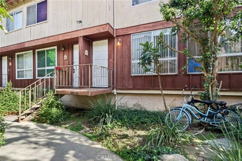 Photo of 7320 Lennox Avenue #D11, Van Nuys, CA 91405 (MLS # SR26030019)