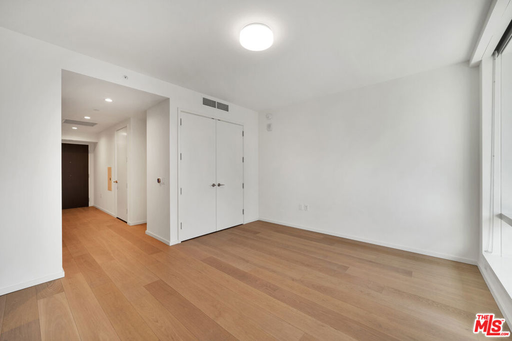 877 Francisco Street 1523