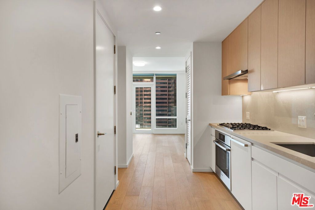 Photo of 877 Francisco Street #1523, Los Angeles, CA 90017 (MLS # 26657955)