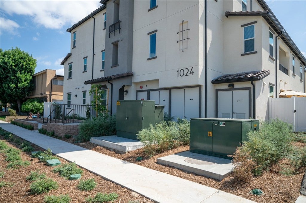 1024 W Romneya Drive