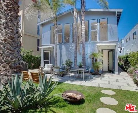 Photo of 25 Catamaran Street, Marina Del Rey, CA 90292 (MLS # 26644207)