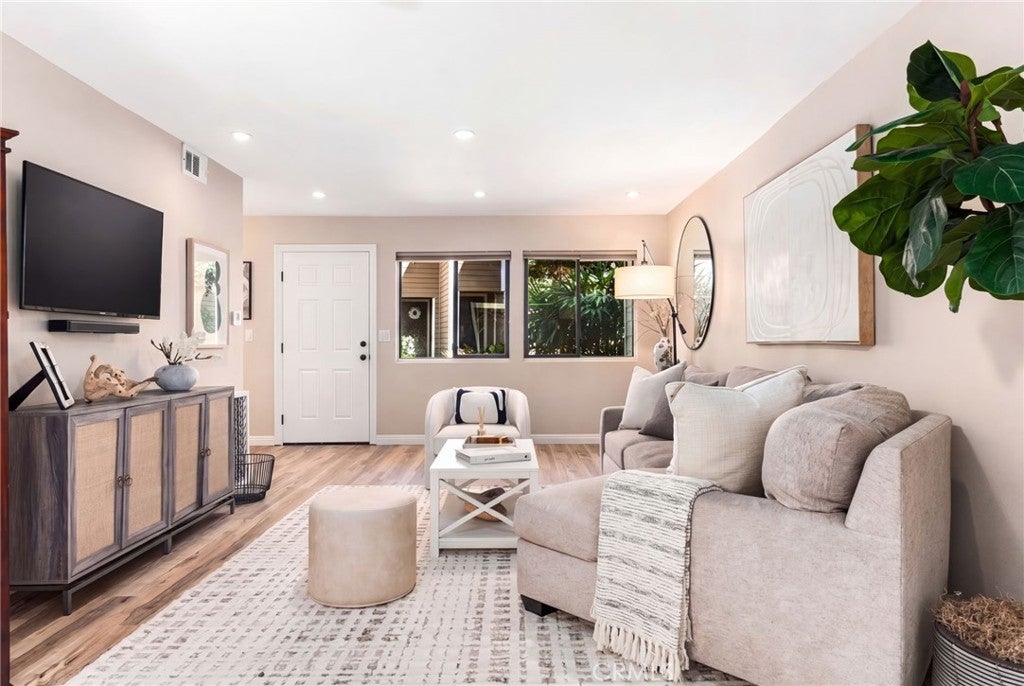 14 Surfside Ct Court