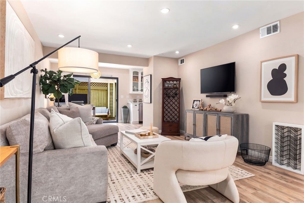 14 Surfside Ct Court