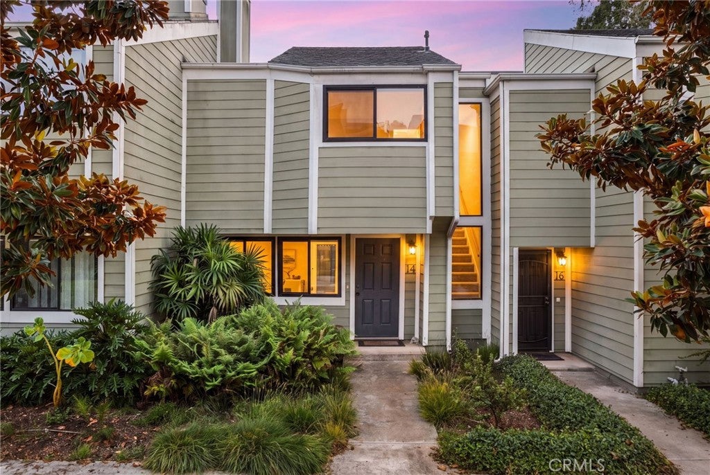 14 Surfside Ct Court
