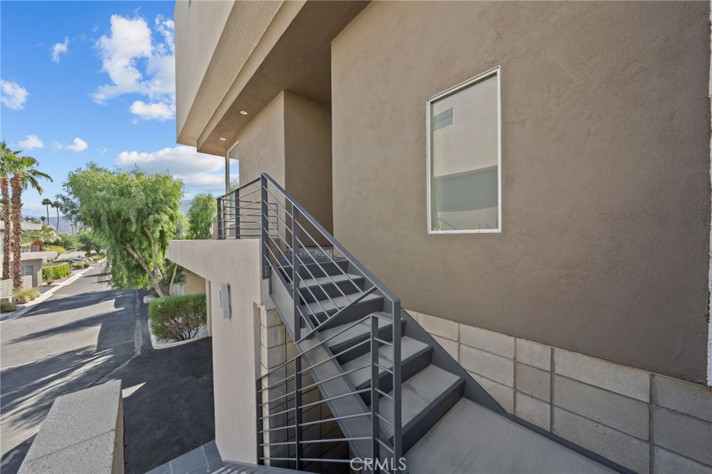2805 S Palm Canyon