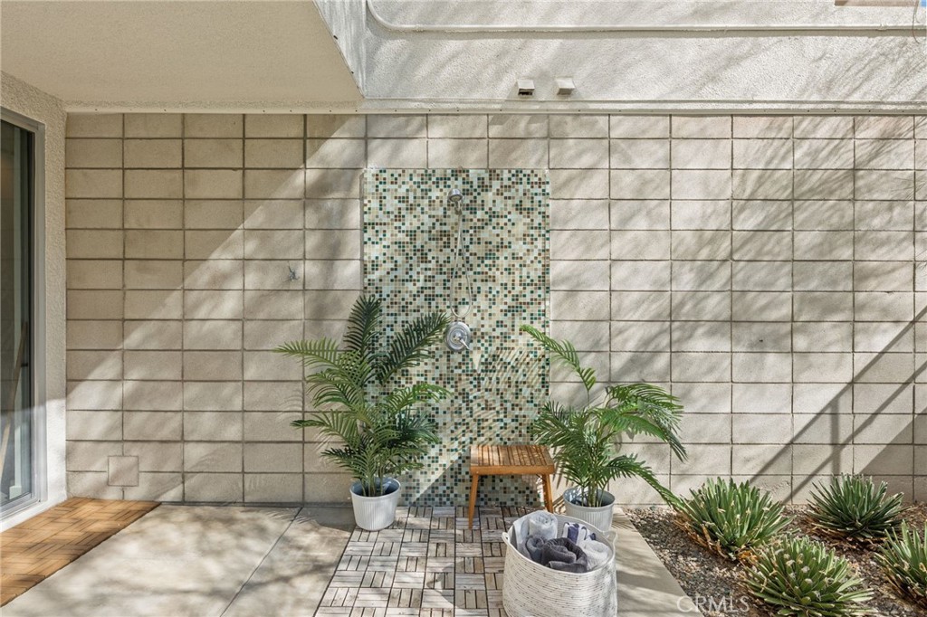 Palm Canyon (60040) - Residential