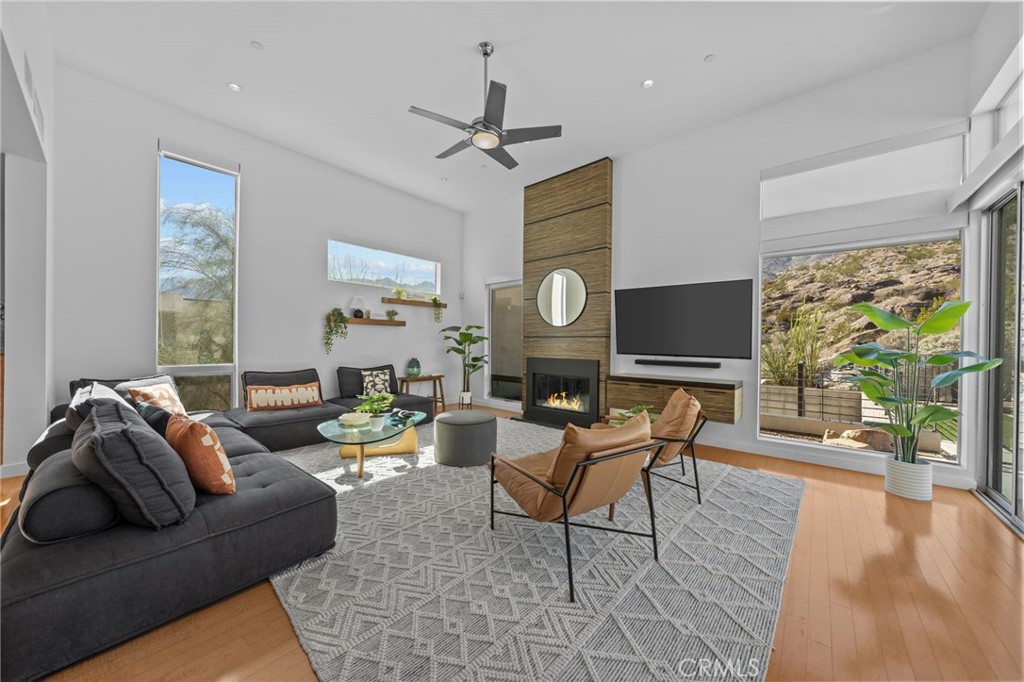 2805 S Palm Canyon