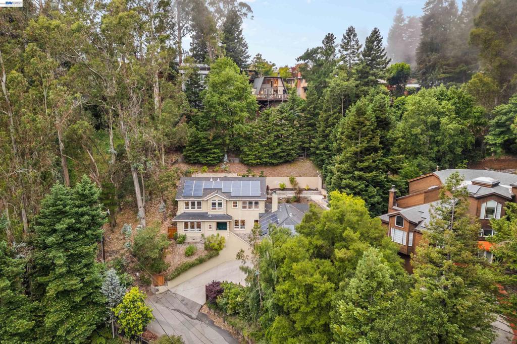 7010 Pinehaven Rd RD, Oakland CA 94611
