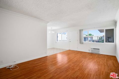 Photo of 7548 Hampton Avenue #304, West Hollywood, CA 90046 (MLS # 25607971)