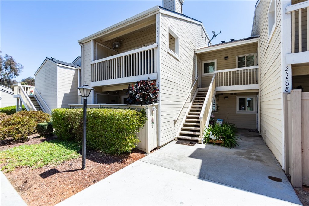 Just Listed in Yorba Linda, CA!
2 Bed | 2 Bath | Move-In Ready
Welcome to your updated Yorba Linda home! This beautifully maintained 2-bedroom, 2-bathroom property features stylish wood laminate flooring throughout and a modern kitchen complete with stainless steel appliances. BRAND NEW AIR AND HEATING SYSTEM!!!
Enjoy resort-style living with HOA amenities including a sparkling pool, relaxing spa, BBQ and picnic areas, a community park, and a spacious clubhouse—perfect for entertaining or unwinding. Outdoor enthusiasts will love the nearby bike trails and hiking paths, offering easy access to nature and adventure.
Conveniently located just off the 91 Freeway, this home is ideal for commuters and those looking to stay close to shopping, dining, and top-rated schools.
Don’t miss your chance to own a piece of Yorba Linda!