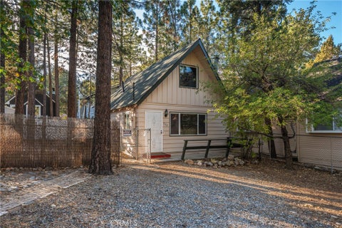Photo of 322 Moreno LN, Sugarloaf, CA 92386 (MLS # IV26228669)