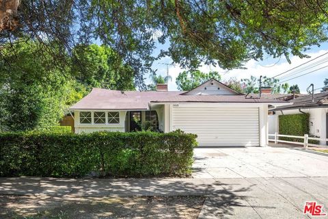 Photo of 15519 Huston Street, Encino, CA 91436 (MLS # 25607649)