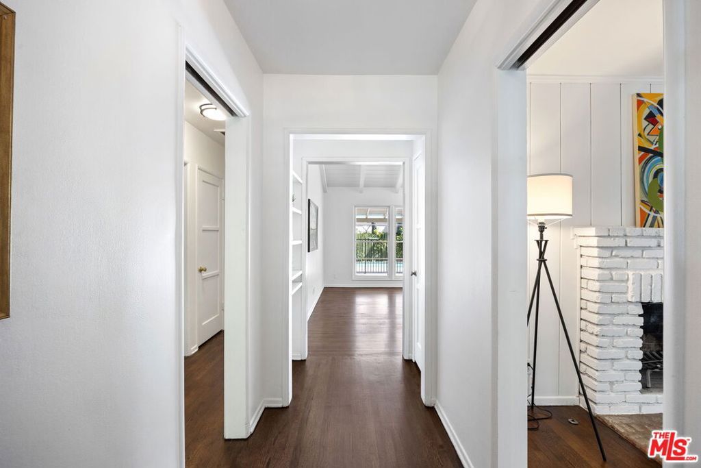 Photo of 15519 Huston Street, Encino, CA 91436 (MLS # 25607649)