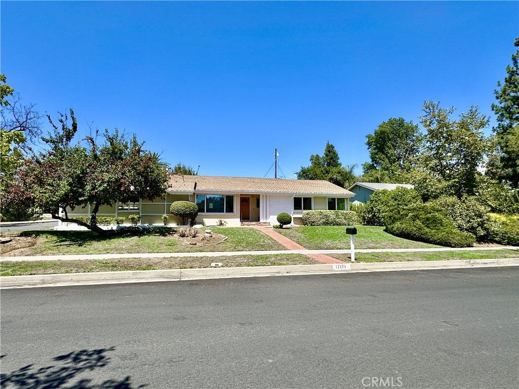 Photo of 17171 Septo Street, Northridge, CA 91325 (MLS # SR25193561)