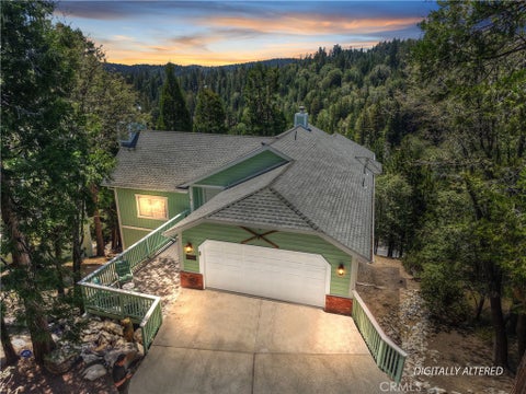 Photo of 27392 Peninsula Drive, Lake Arrowhead, CA 92352 (MLS # IG26107066)