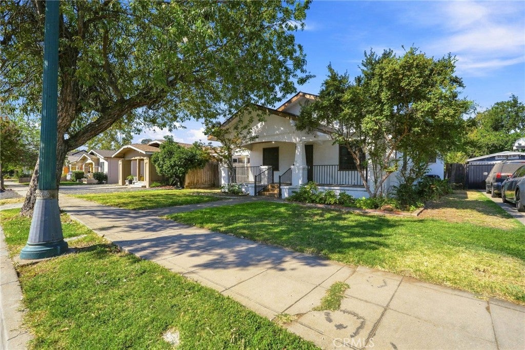 1353 N Wilson