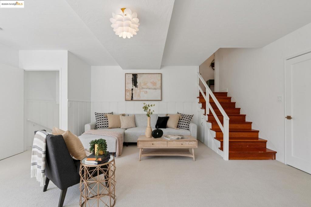 REDWOOD HEIGHTS - Residential