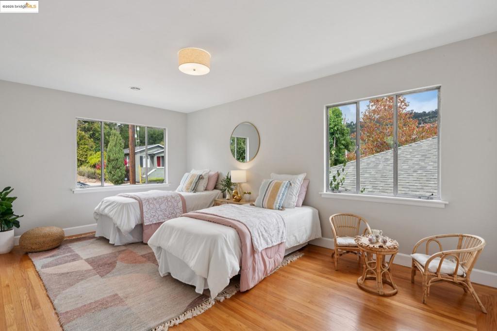 REDWOOD HEIGHTS - Residential