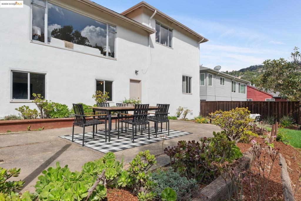 REDWOOD HEIGHTS - Residential