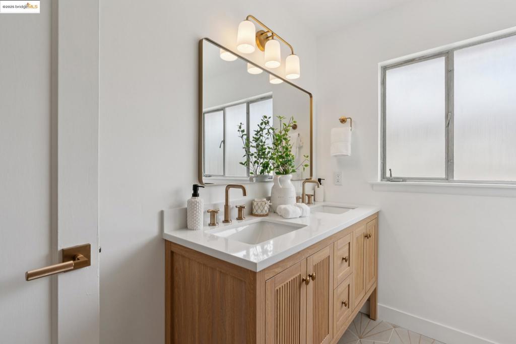 REDWOOD HEIGHTS - Residential