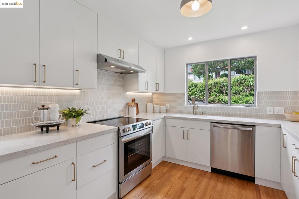 REDWOOD HEIGHTS - Residential