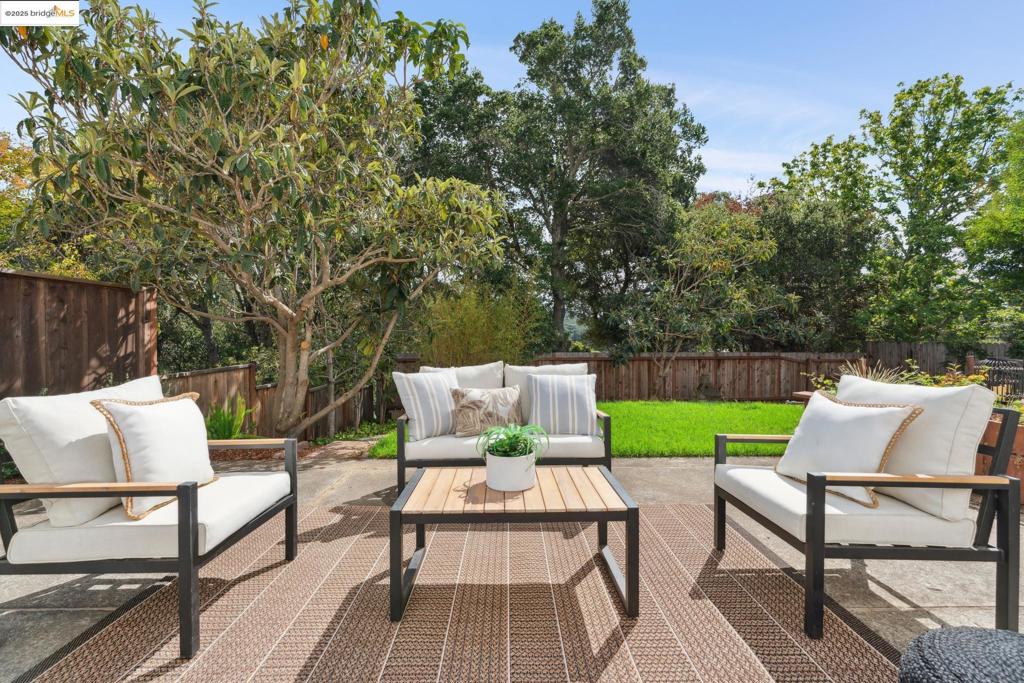 REDWOOD HEIGHTS - Residential
