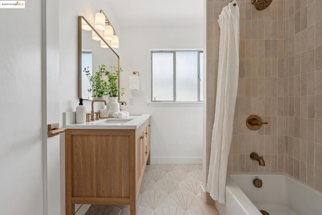 REDWOOD HEIGHTS - Residential